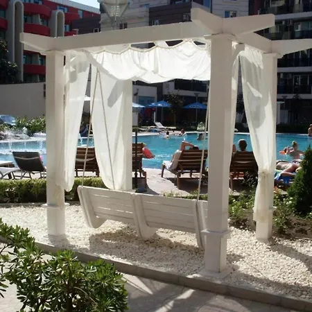 Admiral Plaza Premium Sluneční pobřeží