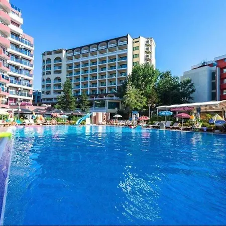 Admiral Plaza Premium Apartmán *
