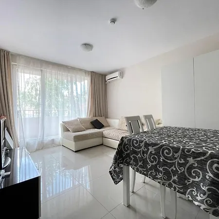 Admiral Plaza Premium Apartman *